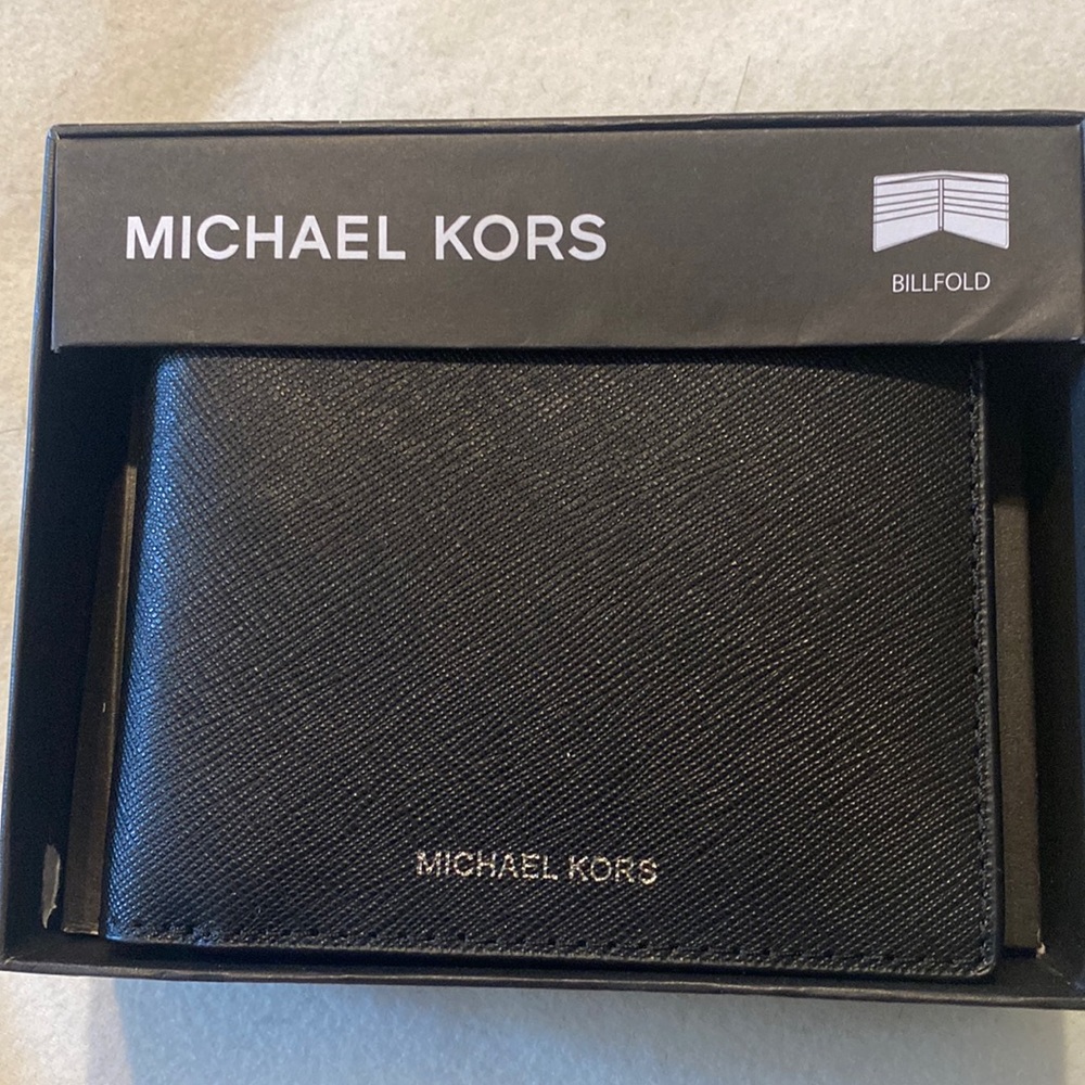 NWT Micheal Kors Men’s wallet